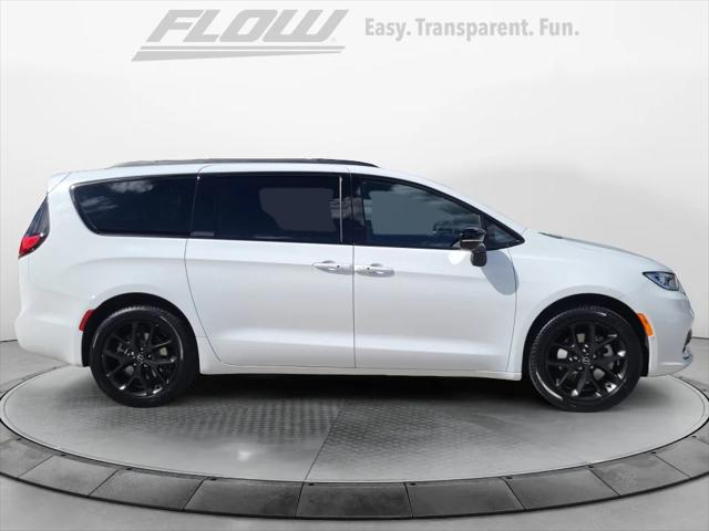 2026 Chrysler Pacifica Select AWD