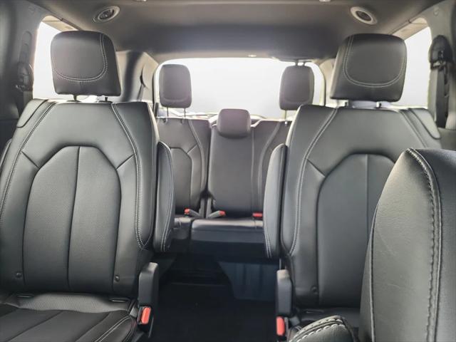 2026 Chrysler Pacifica Select AWD