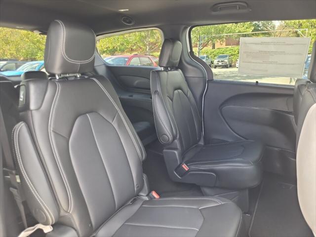 2026 Chrysler Pacifica Select AWD