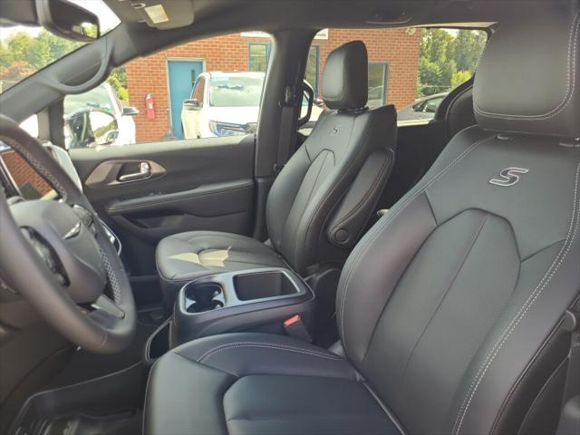 2026 Chrysler Pacifica Select AWD