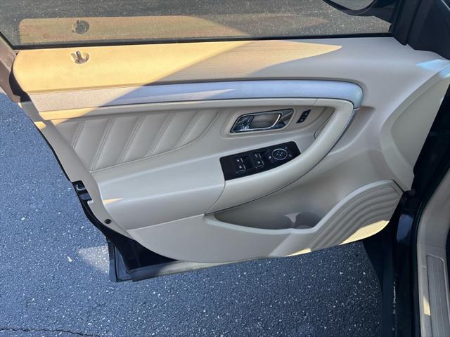 2016 Ford Taurus SE