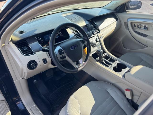 2016 Ford Taurus SE