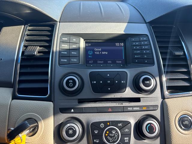 2016 Ford Taurus SE