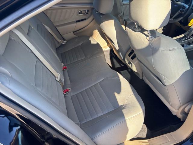 2016 Ford Taurus SE