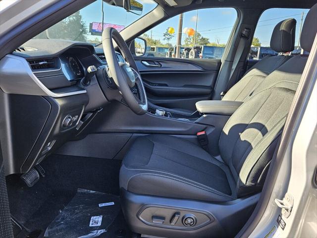 2025 Jeep Grand Cherokee GRAND CHEROKEE L LAREDO X 4X4