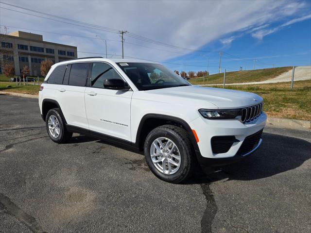 2025 Jeep Grand Cherokee GRAND CHEROKEE LAREDO X 4X4