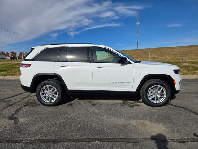 2025 Jeep Grand Cherokee GRAND CHEROKEE LAREDO X 4X4