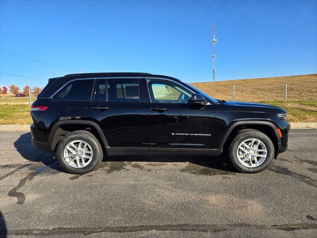 2025 Jeep Grand Cherokee GRAND CHEROKEE LAREDO X 4X4