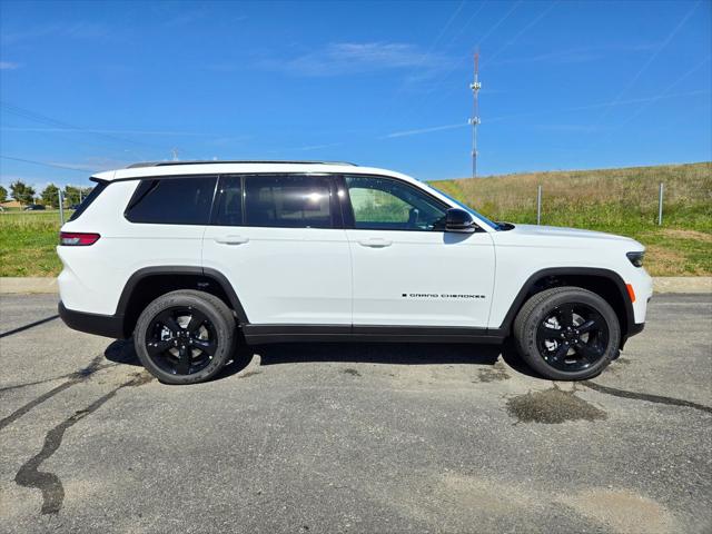 2025 Jeep Grand Cherokee GRAND CHEROKEE L ALTITUDE 4X4 2025 Jeep Grand Cherokee GRAND CHEROKEE L ALTITUDE 4X4