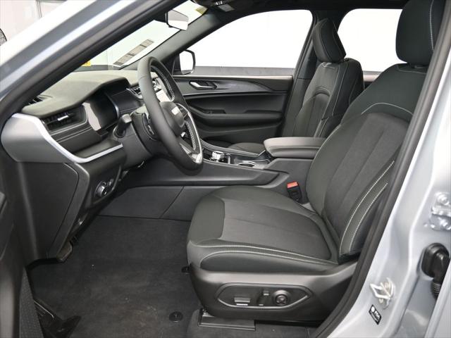 2025 Jeep Grand Cherokee GRAND CHEROKEE LAREDO X 4X2