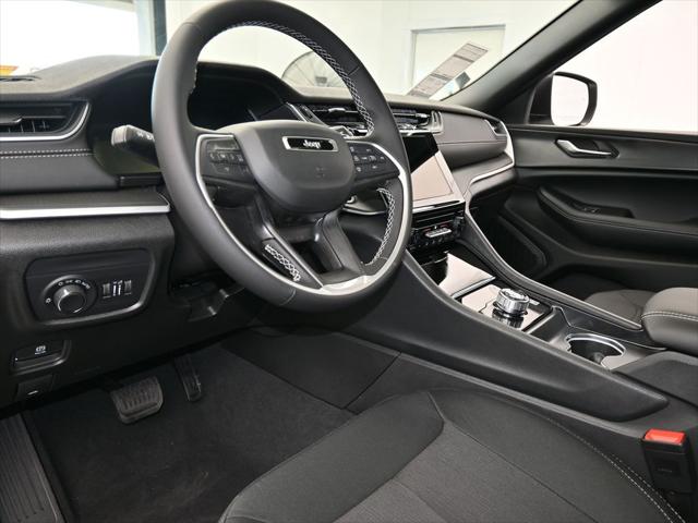 2025 Jeep Grand Cherokee GRAND CHEROKEE LAREDO X 4X2