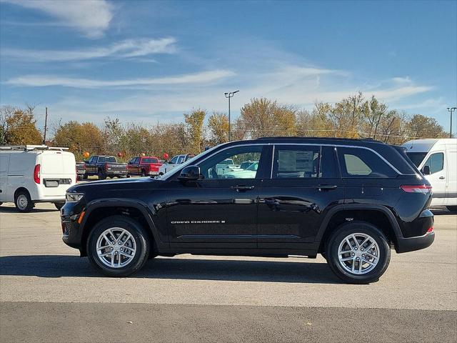 2025 Jeep Grand Cherokee GRAND CHEROKEE LAREDO X 4X4