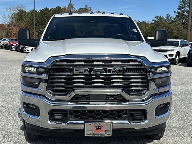 2026 RAM Ram 3500 Chassis Cab RAM 3500 TRADESMAN CREW CAB CHASSIS 4X4 60 CA 2026 RAM Ram 3500 Chassis Cab RAM 3500 TRADESMAN CREW CAB CHASSIS 4X4 60 CA