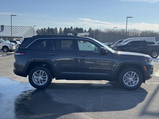 2025 Jeep Grand Cherokee GRAND CHEROKEE LAREDO X 4X4