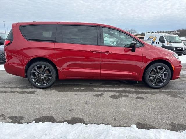 2026 Chrysler Pacifica PACIFICA SELECT AWD