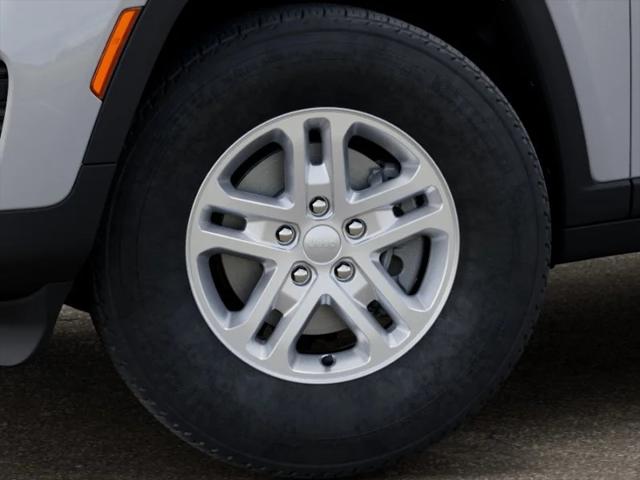 2025 Jeep Grand Cherokee Laredo 4x2