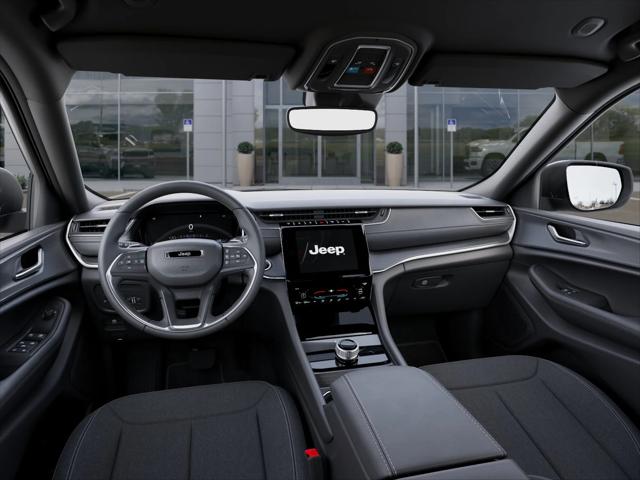 2025 Jeep Grand Cherokee Laredo 4x2