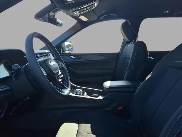 2025 Jeep Grand Cherokee Laredo 4x2