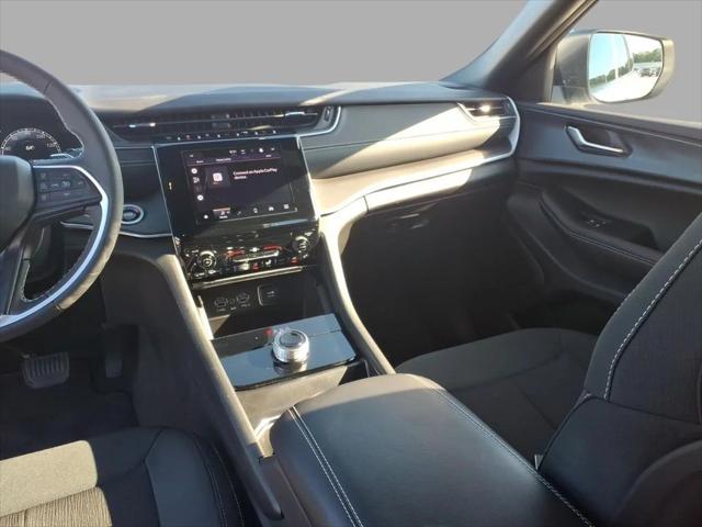 2025 Jeep Grand Cherokee Laredo 4x2