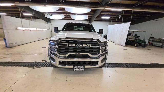 2026 RAM Ram 5500 Chassis Cab RAM 5500 TRADESMAN CHASSIS CREW CAB 4X4 84 CA