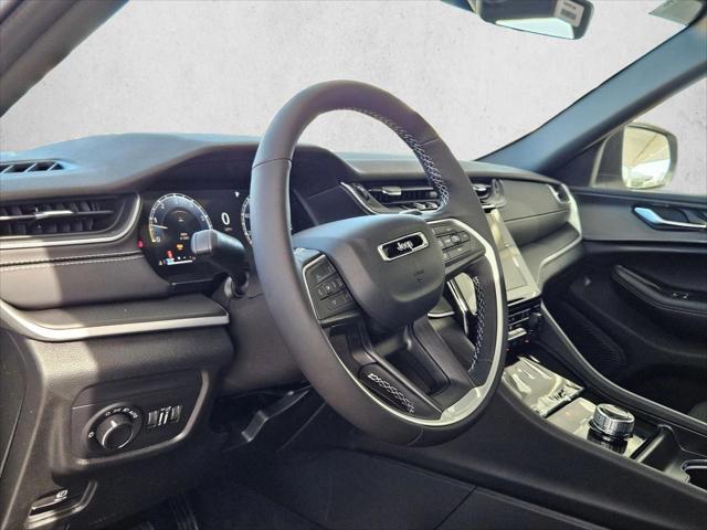 2025 Jeep Grand Cherokee GRAND CHEROKEE LAREDO X 4X2