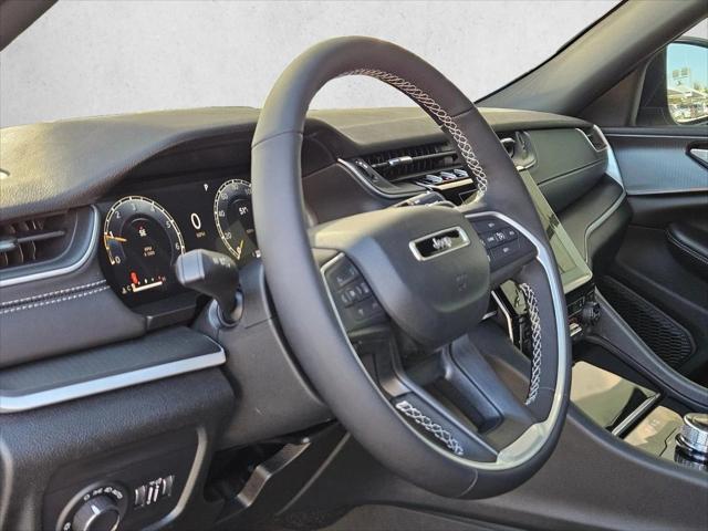 2025 Jeep Grand Cherokee Laredo X 4x4