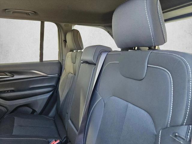 2025 Jeep Grand Cherokee Laredo X 4x4