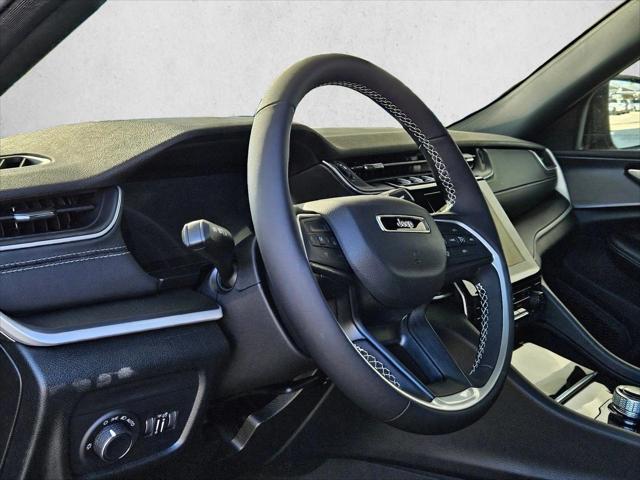 2025 Jeep Grand Cherokee GRAND CHEROKEE LAREDO X 4X4