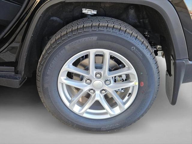 2025 Jeep Grand Cherokee Laredo X 4x4