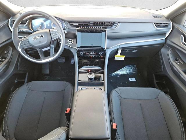 2025 Jeep Grand Cherokee Laredo X 4x4