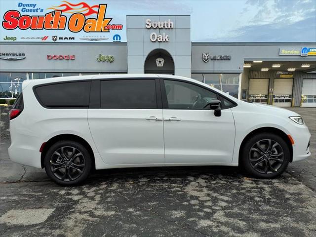 2026 Chrysler Pacifica PACIFICA SELECT AWD