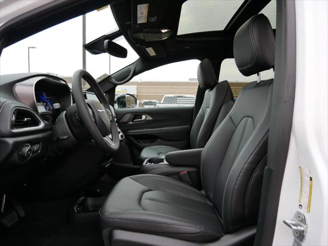 2026 Chrysler Pacifica Select AWD