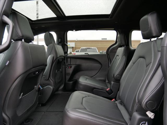 2026 Chrysler Pacifica Select AWD