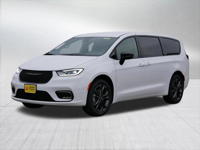 2026 Chrysler Pacifica Select AWD
