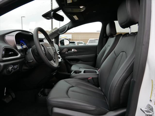 2026 Chrysler Pacifica Select AWD