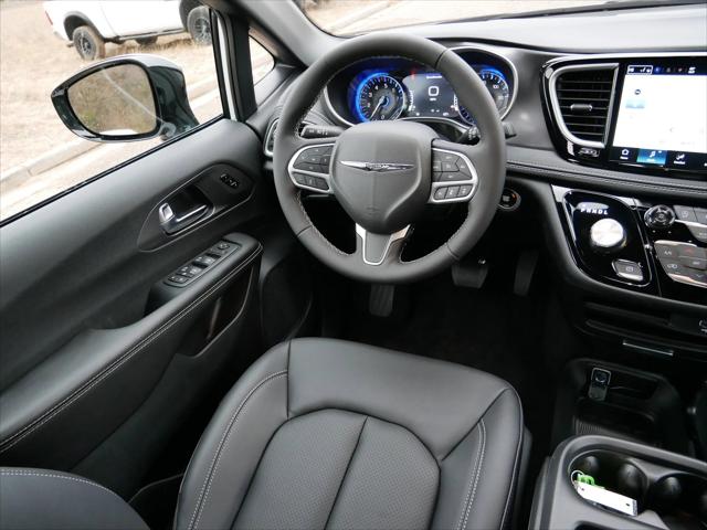 2026 Chrysler Pacifica Select AWD