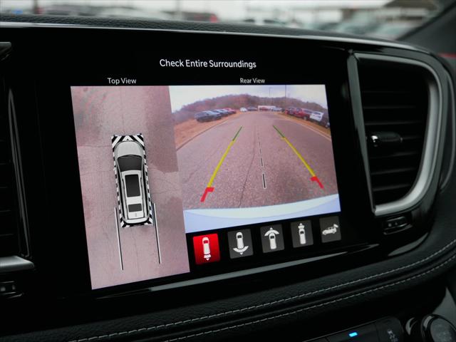 2026 Chrysler Pacifica Select AWD