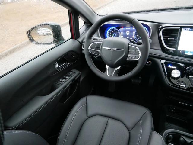 2026 Chrysler Pacifica Select AWD