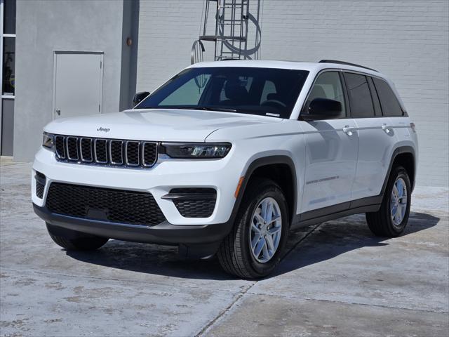 2025 Jeep Grand Cherokee GRAND CHEROKEE LAREDO X 4X4