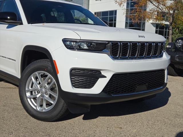2025 Jeep Grand Cherokee GRAND CHEROKEE LAREDO X 4X4