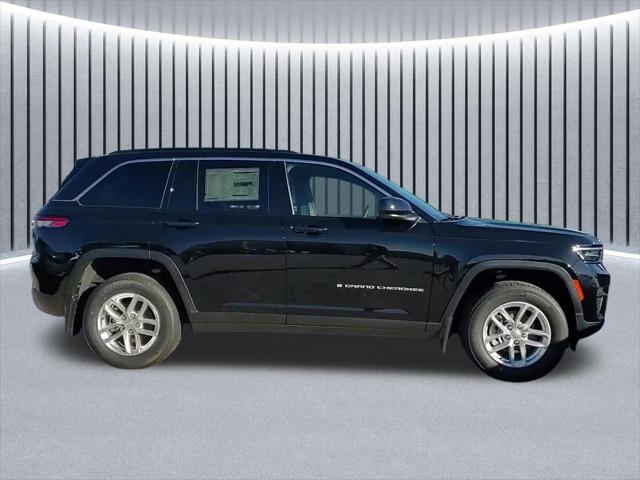 2025 Jeep Grand Cherokee Laredo X 4x4