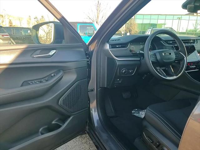 2025 Jeep Grand Cherokee Laredo X 4x4