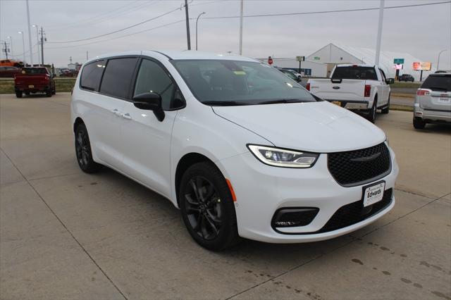 2026 Chrysler Pacifica PACIFICA SELECT AWD