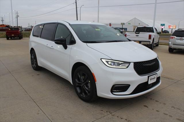 2026 Chrysler Pacifica PACIFICA SELECT AWD