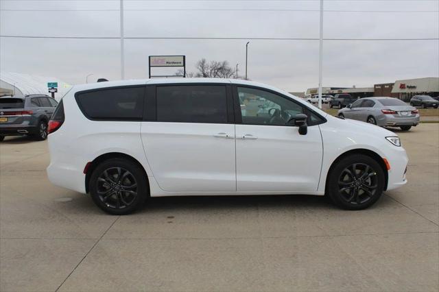 2026 Chrysler Pacifica PACIFICA SELECT AWD 2026 Chrysler Pacifica PACIFICA SELECT AWD