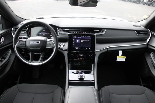 2025 Jeep Grand Cherokee GRAND CHEROKEE LAREDO X 4X2