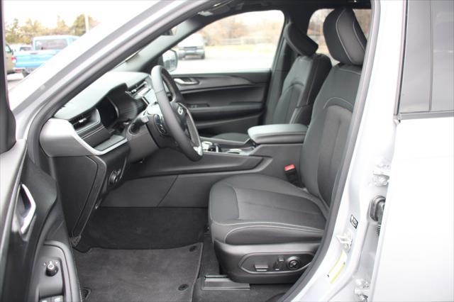 2025 Jeep Grand Cherokee GRAND CHEROKEE LAREDO X 4X2