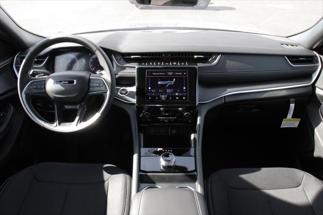 2025 Jeep Grand Cherokee GRAND CHEROKEE LAREDO X 4X4