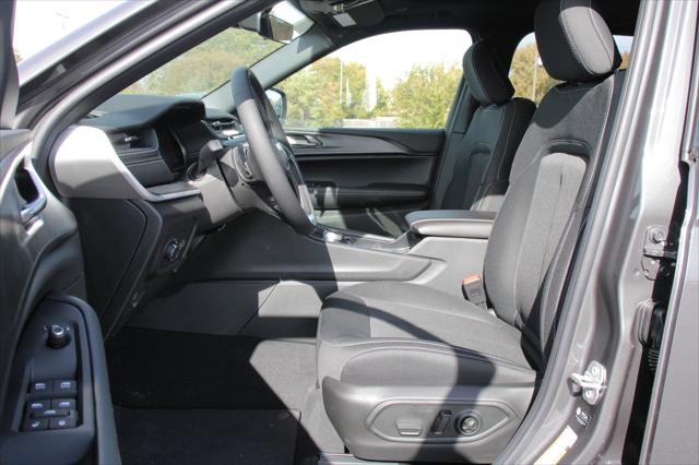 2025 Jeep Grand Cherokee GRAND CHEROKEE LAREDO X 4X4