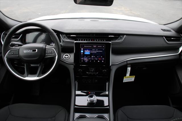 2025 Jeep Grand Cherokee GRAND CHEROKEE LAREDO X 4X4 2025 Jeep Grand Cherokee GRAND CHEROKEE LAREDO X 4X4